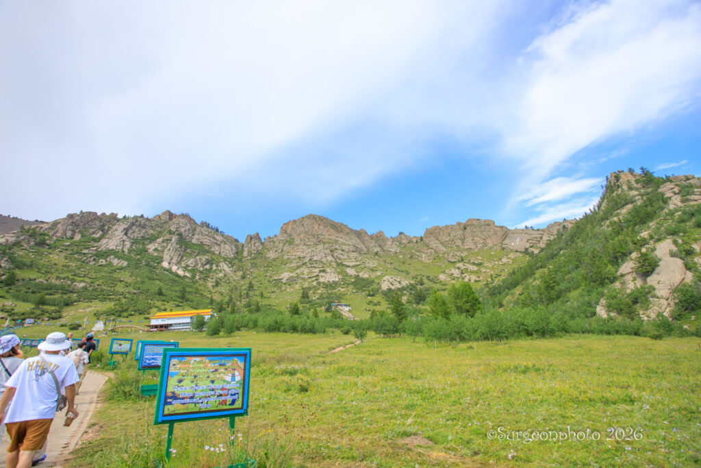 アリヤバル寺院遠景