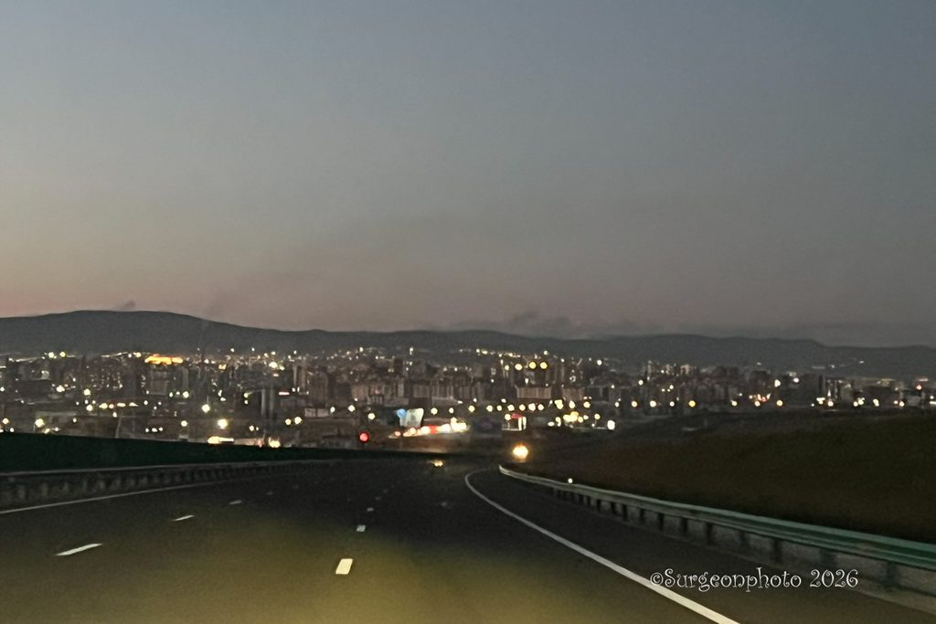 高速道路からウランバートルの町が見える