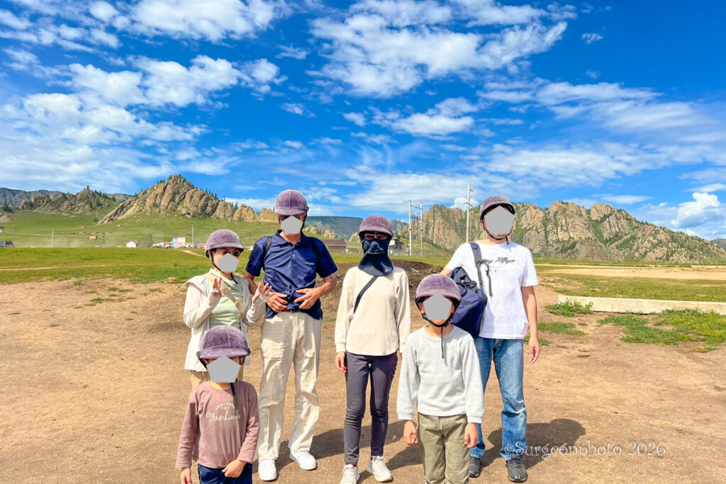 ヘルメット姿の集合写真