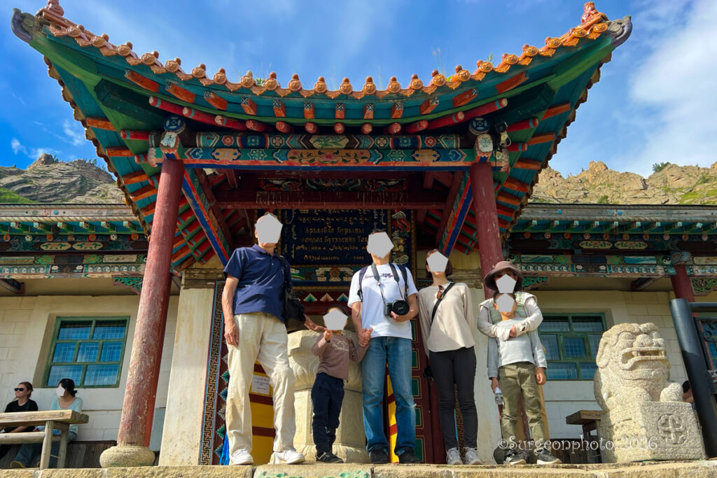 アリヤバル寺院　家族集合写真