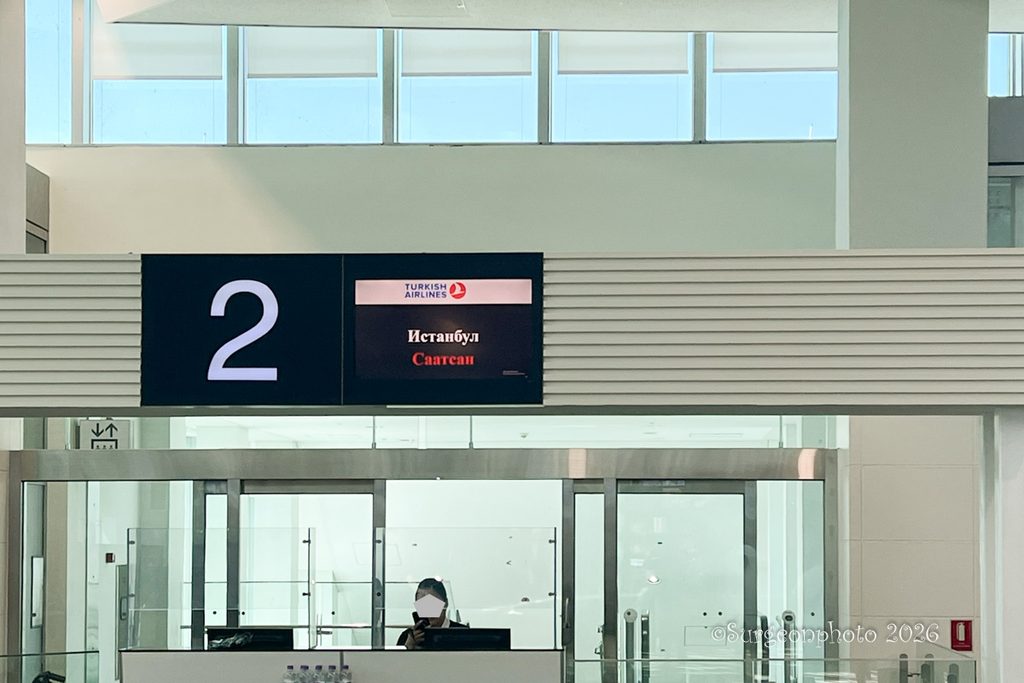 チンギスハーン空港 搭乗口2