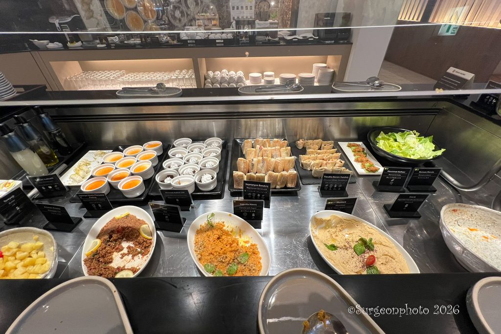 ターキッシュ エアラインズ ラウンジのトルコ料理ビュッフェ