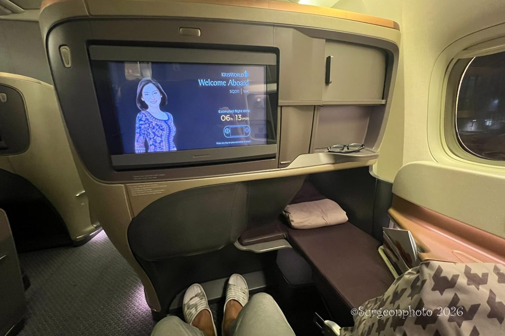 シンガポール航空B777-300ERビジネスクラスの幅広いシート