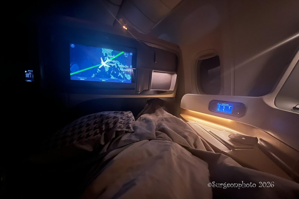 シンガポール航空B777-300ERビジネスクラスのフルフラットベッド