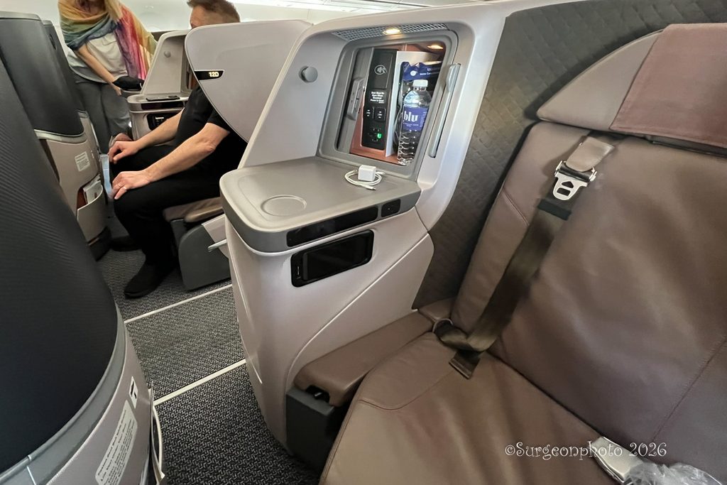 SQ432 A350-900中距離仕様ビジネスクラス12Aの座席