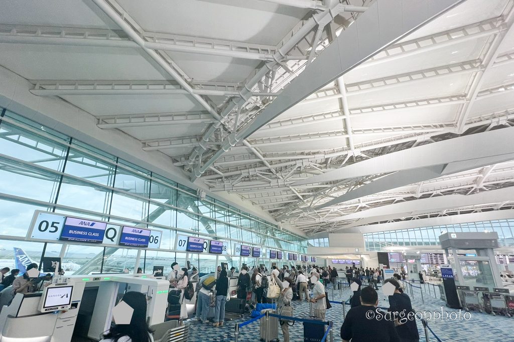 羽田空港第2ターミナルのANA国際線チェックインカウンター