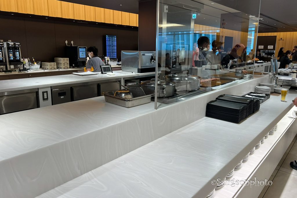 羽田空港第2ターミナルANAラウンジのビュッフェ
