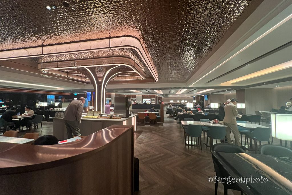 シンガポール航空SilverKris Lounge Business Class内部