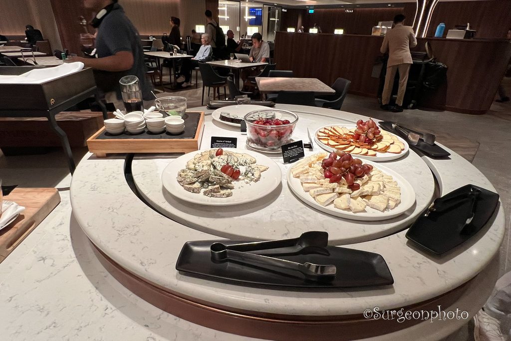 シンガポール航空SilverKris Lounge Business Class内部