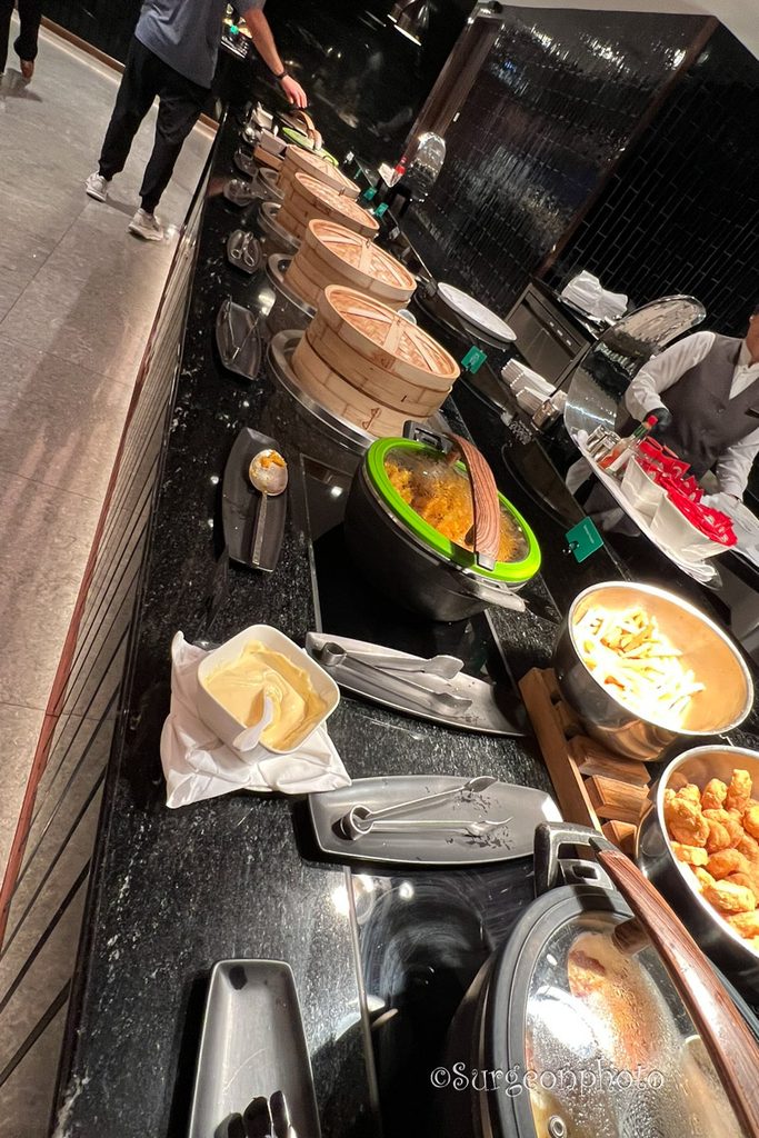 シンガポール航空SilverKris Lounge Business Class内部