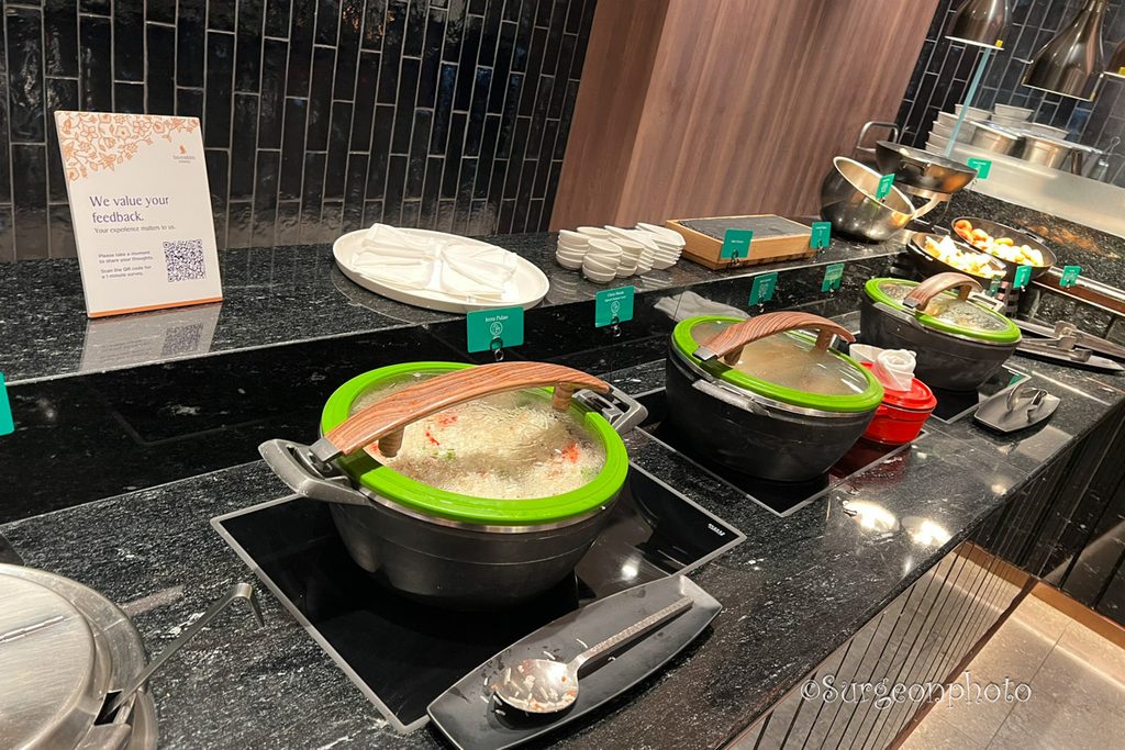 シンガポール航空SilverKris Lounge Business Class内部