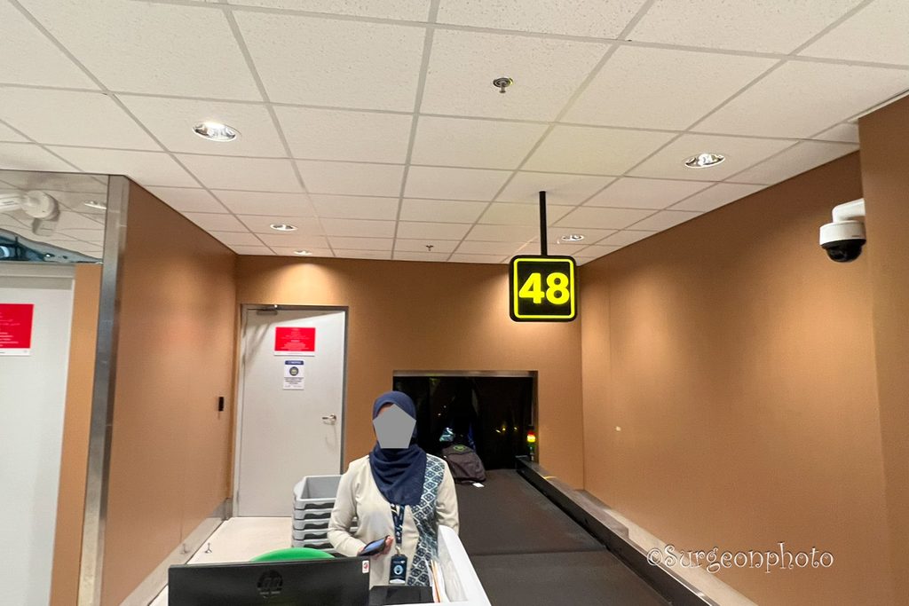 ヴェラナ国際空港新ターミナルチェックインエリア48番odd size baggage