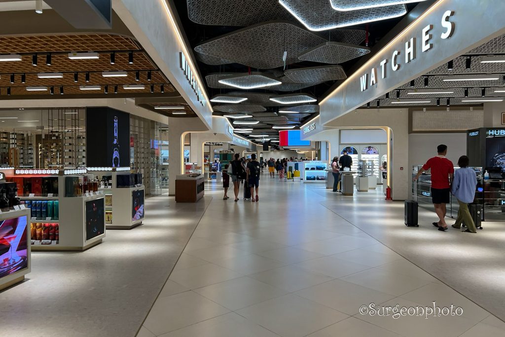 ヴェラナ国際空港新ターミナル免税店エリア