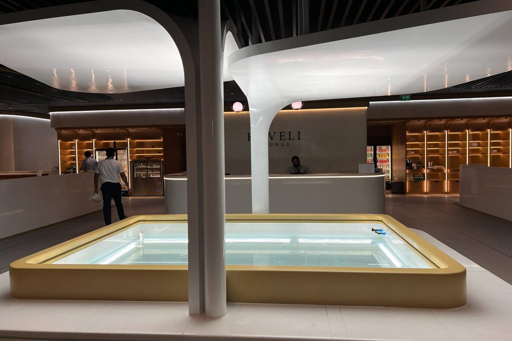 ヴェラナ国際空港KOVELI Loungeのレセプションエリア