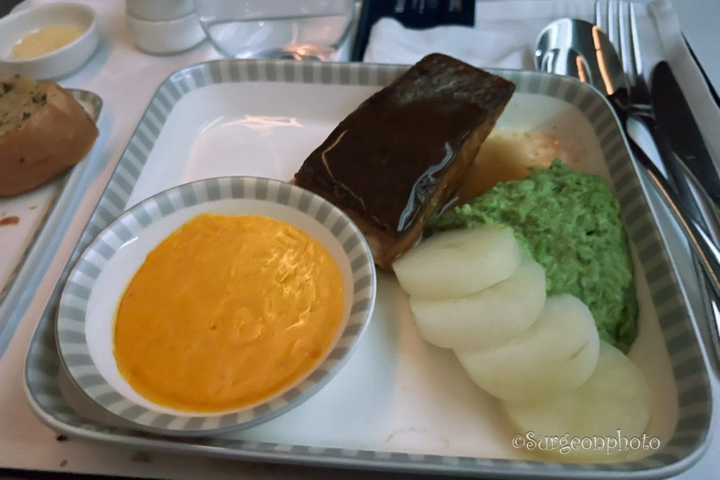 SQ437ビジネスクラスのPan-fried Salmon Fillet