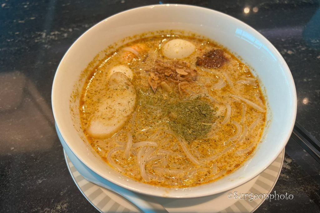 SilverKris Loungeで食べたラクサ