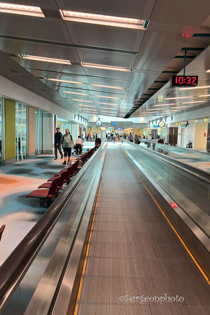 チャンギ空港ターミナル2へ向かう動く歩道
